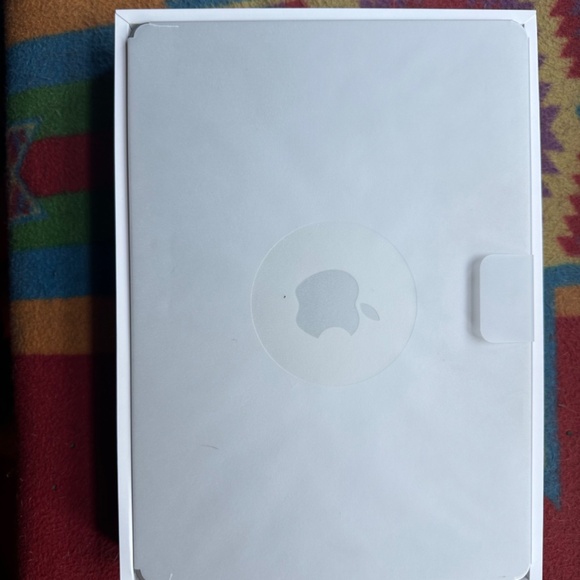 Apple MacBook Air 13.6in 256GB M2 (2022) - Picture 5 of 12